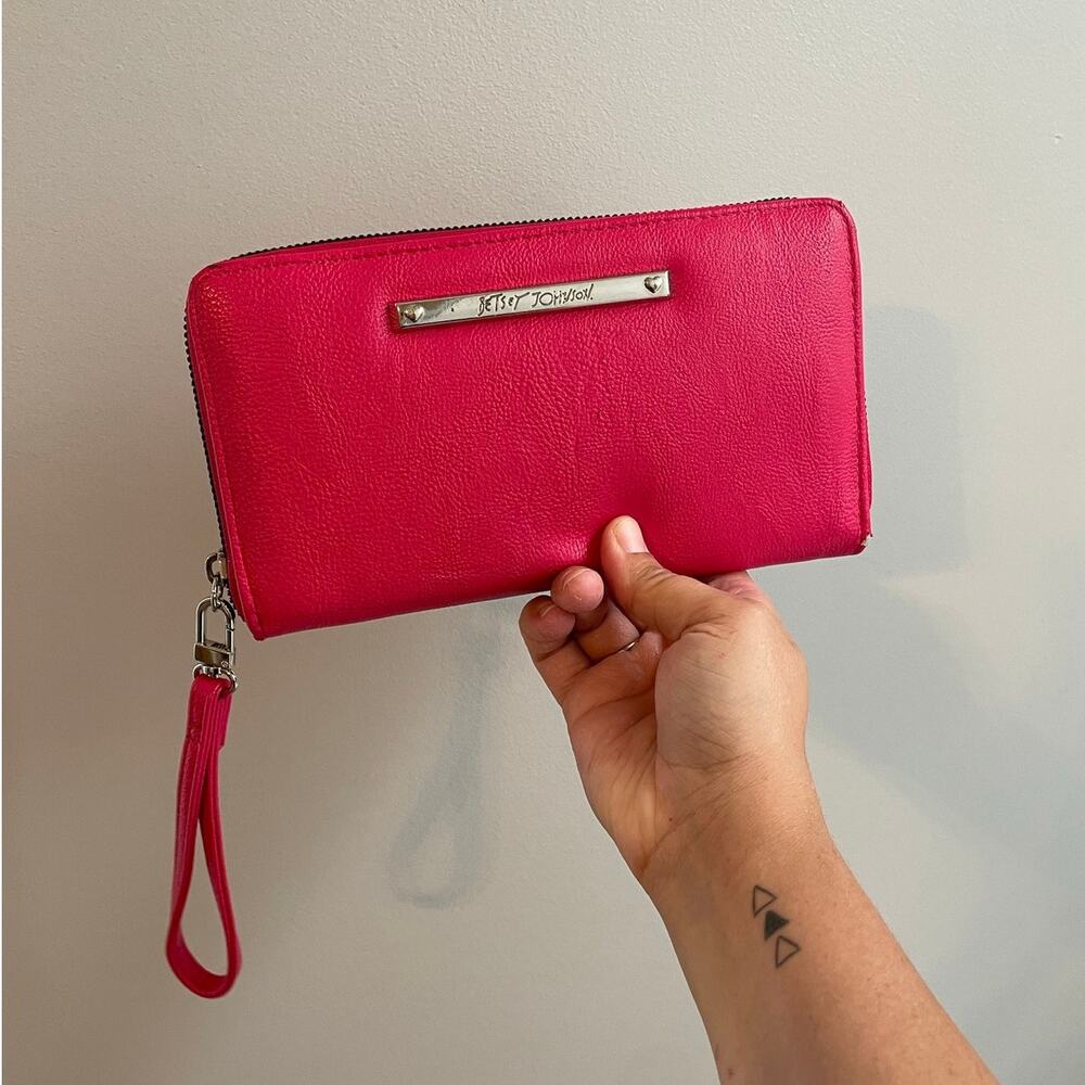 Betsey Johnson Hot Pink Pebbled Leather Wallet Wristlet Zip Around Billfold